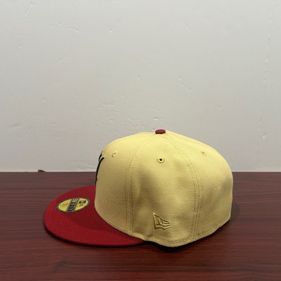 New Era, 59Fifty Fitted Hat, New York Yankees, Tan & Burgundy - Picture 6 of 11